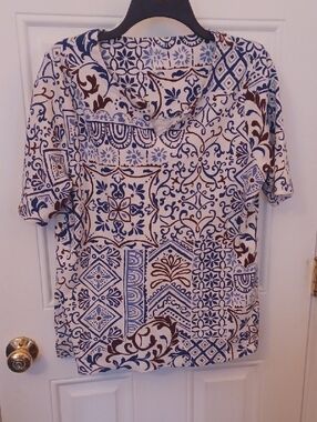 Short Sleeve Patterned Tee in Cream, Blue & Brown